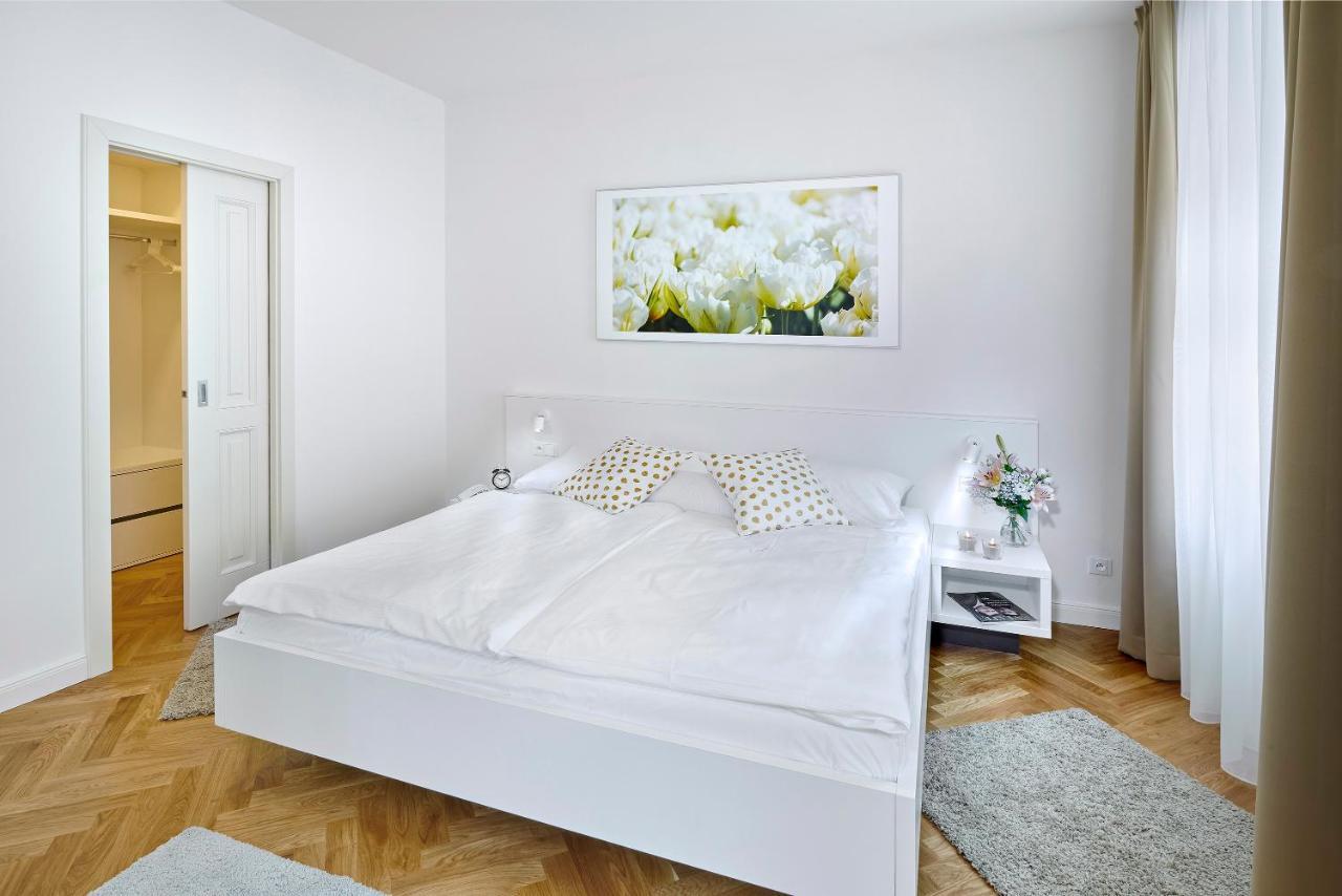 Downtown Suites Mala Strana Prague Luaran gambar